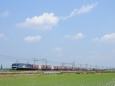 青空とEF210貨物列車