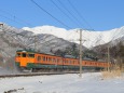 雪の谷川岳と湘南色115系