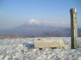 八幡平から望む春の岩手山