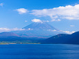 本栖湖から秋の富士山