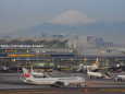 羽田空港から早朝の富士山