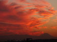 茜色の雲と富士