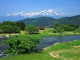 春の鳥海山