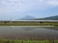 逆さ富士と新幹線