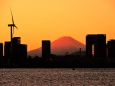 赤富士と風車
