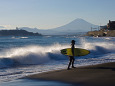 サーファーと富士山