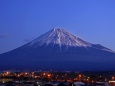 夕闇迫る富士山