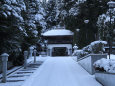 雪の高野山・西門院竜宮門