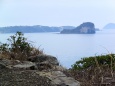 靴のような島が見える海の遊歩道