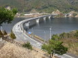 県境のダムに架かる佐賀大橋