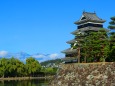 松本城とアルプス