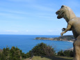 海を見つめる恐竜