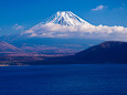 本栖湖から望む富士山