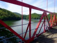 山の湖 遊歩道の吊り橋