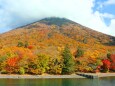 秋の男体山