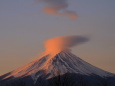 朝日が当たる富士山雲
