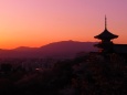 春の清水寺の夕景