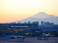 羽田空港 国際線TMと富士山