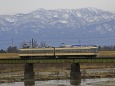 立山連峰バックに富山地鉄