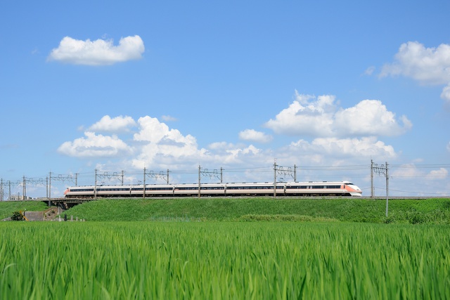 青空と緑と旧塗装スペーシア