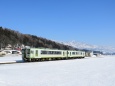 雪晴れの飯山線を行くキハ110系