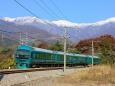 積雪の谷川岳とお座敷電車