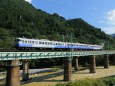 鉄橋を行く115系リニューアル車