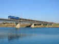 那珂川を渡るEF510貨物列車