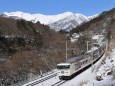 白銀の谷川岳と特急水上