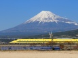 ドクターイエローと富士山