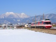 雪山と元小田急ロマンスカー