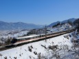 雪の善光寺平と383系しなの