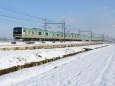 雪景色の東北本線を行くE231系