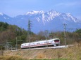 残雪の八ヶ岳とEast i-E E491系