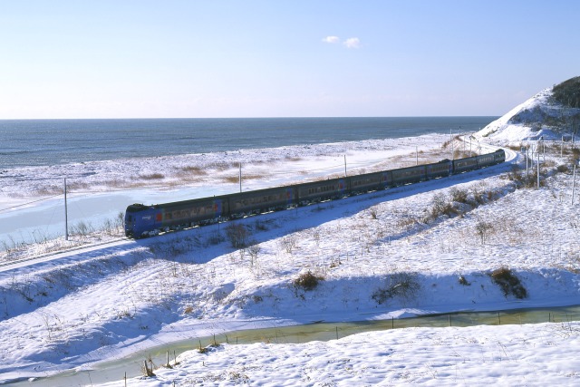 海と雪原とキハ283系