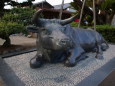白潟天満宮の牛の銅像