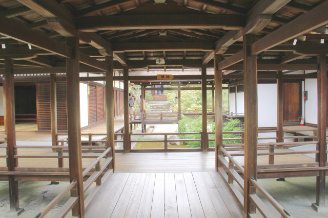 仁和寺・書院を結ぶ廊下