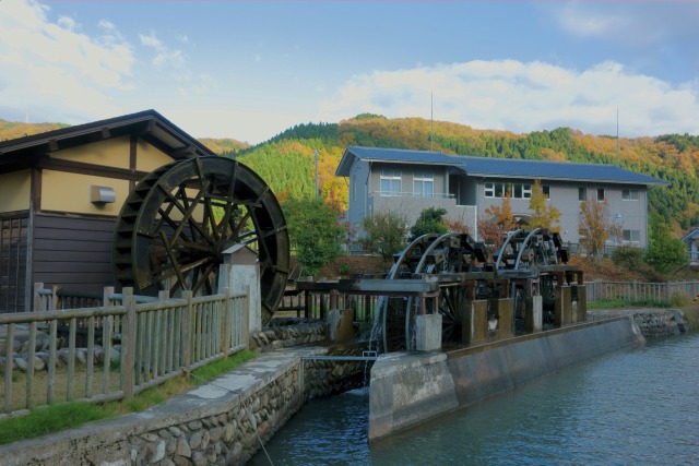 秋の朝倉水の駅3連水車