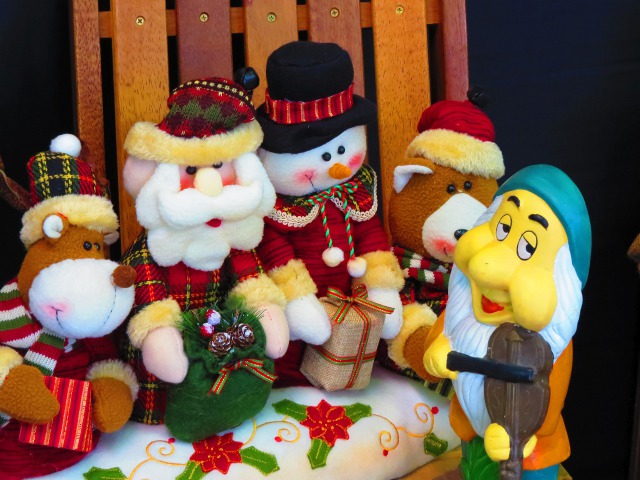 クリスマス飾りの人形達