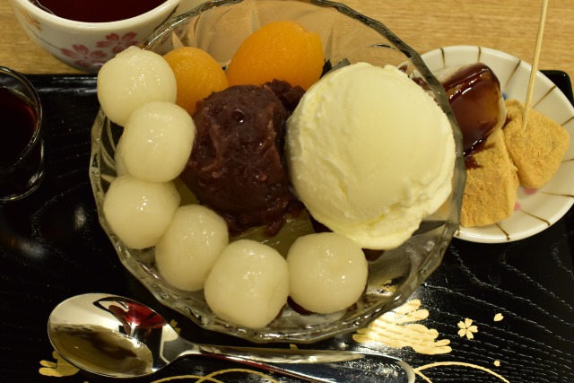 クリームあんみつ