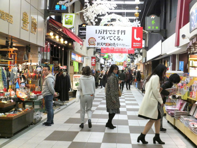 新天町初売りアーケード風景