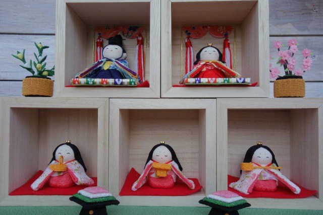雛人形とスクエアボックス