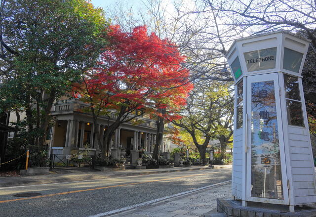 レトロな自動電話ボックス