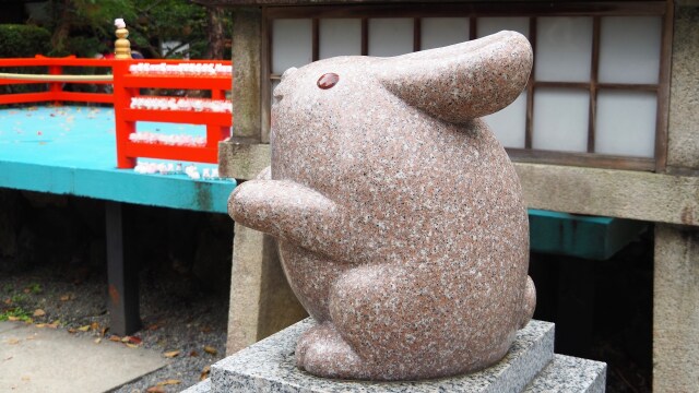 岡崎神社の兎