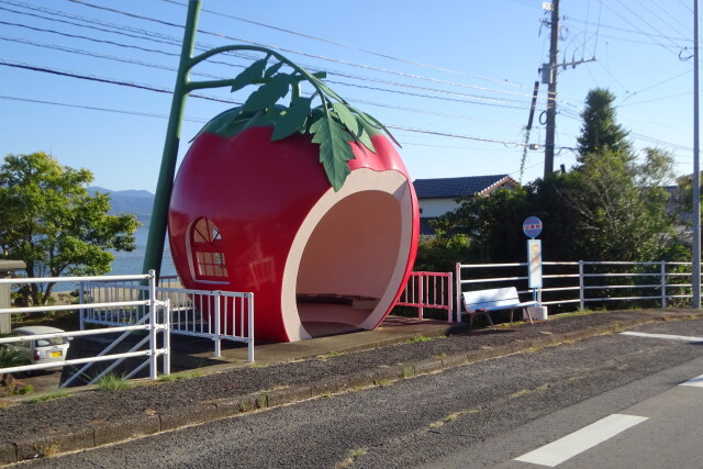 トマトのバス停