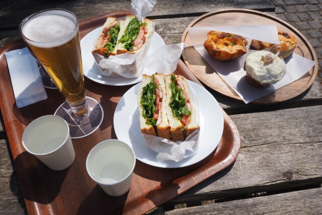 テラスでランチ