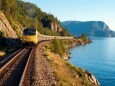 バイカル湖畔のシベリア鉄道(AI)