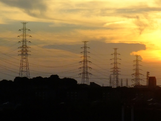 夕焼け空と送電鉄塔