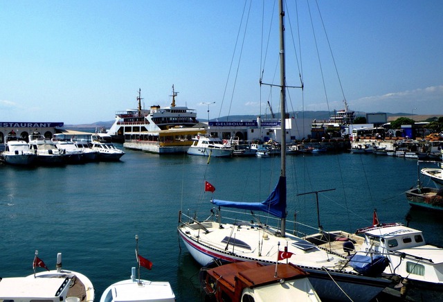 イスタンブールの港にて