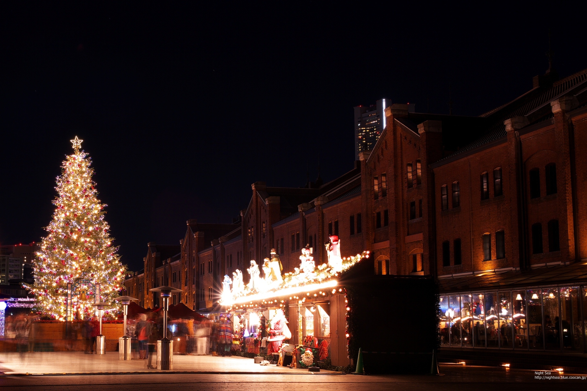 夜景 花火 イルミ クリスマスツリー 赤レンガ4 壁紙19x1280 壁紙館